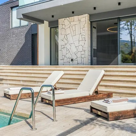 Villa Riverfront